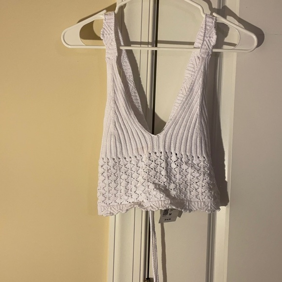 White top - Picture 1 of 4